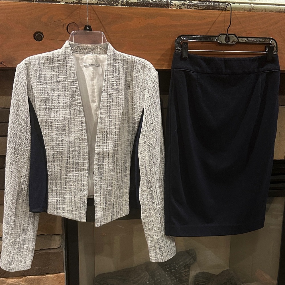 T Tahari Elegant Cream and Black Textured Blazer